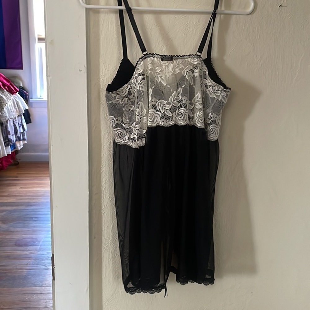 Lingerie - Picture 3 of 3